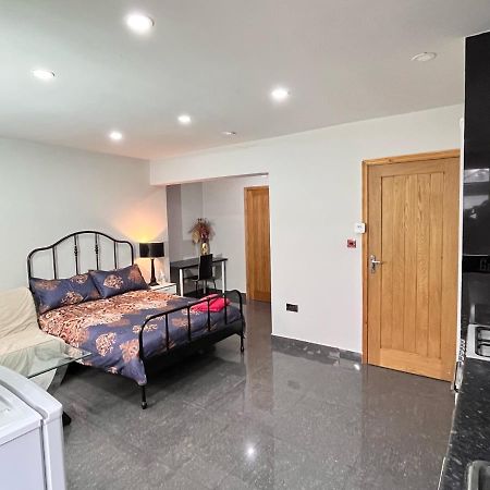 Full Studio Near Heathrow Airport & London Hayes  Kültér fotó