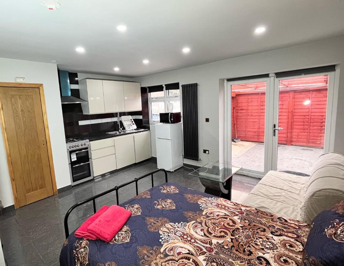 Full Studio Near Heathrow Airport & London Hayes  Kültér fotó